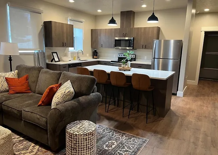 101 Spacious Two Bedroom Apartment In La Grande